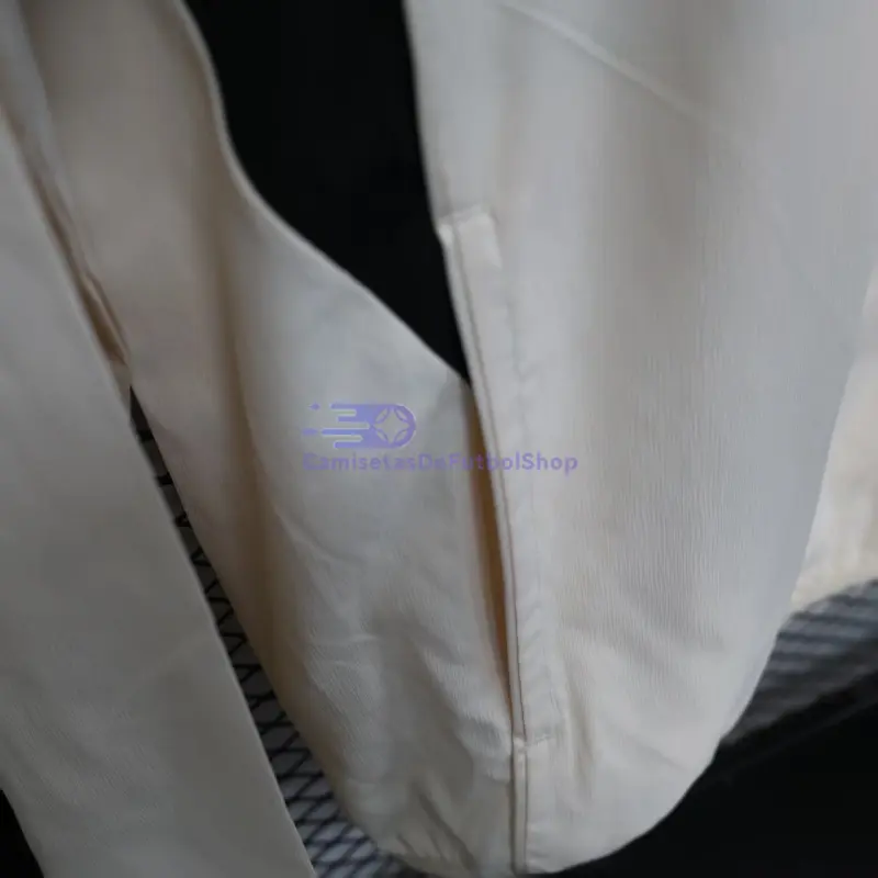 Cortavientos Liverpool 2025/2026 Beige