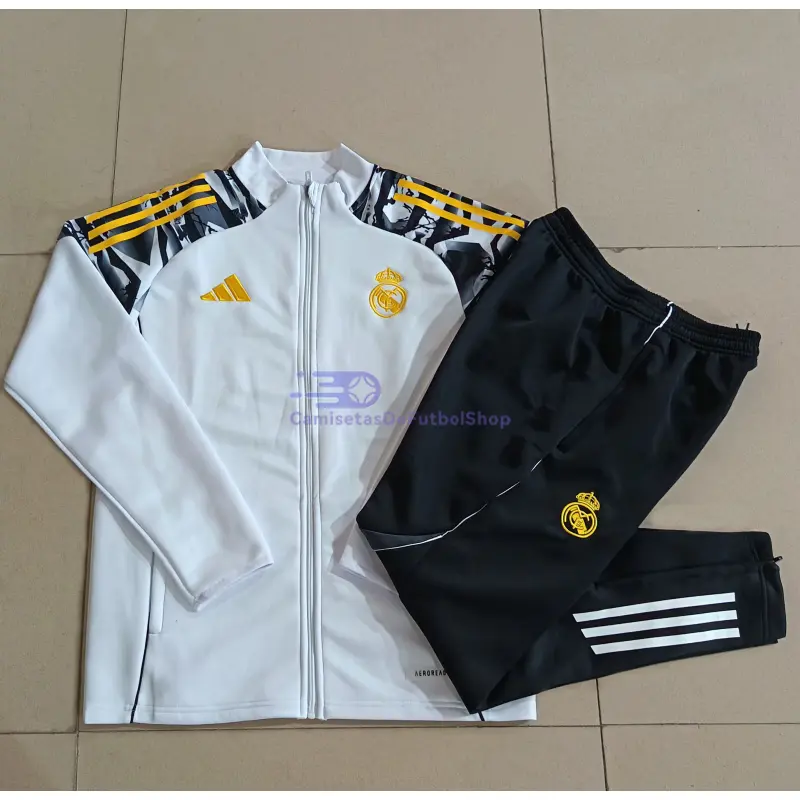 Chandal Real Madrid 2025/2026 Niño Blanco con Estamapdo de Marvel