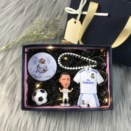 Conjunto Regalo de Cuatro Piezas para Muñeco Fútbol Ramos / Modrić / Suárez