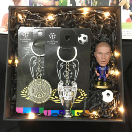 Conjunto Regalo Muñeco de Tres Piezas Fútbol Mbappé/Salah/Modrić